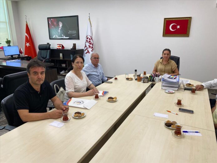 Ticaret Odası ve Borsa temsilcileri mesleki eğitimin güçlendirilmesi için bir araya geldi