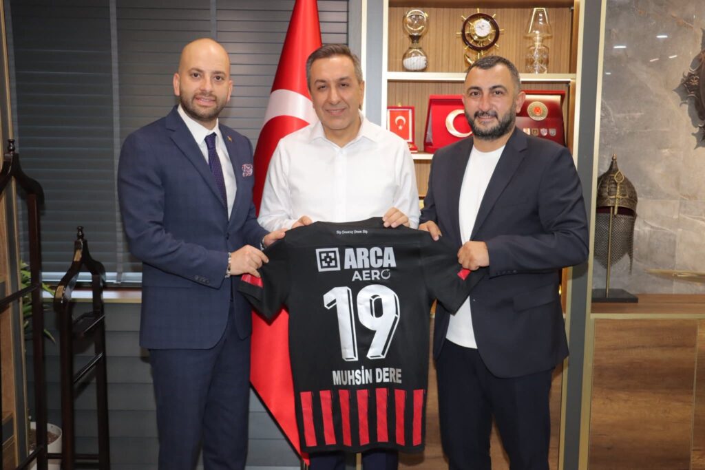 Sungurlu Belediye Başkanı Muhsin Dere, ARCA ÇorumFK Başkanı Oğuzhan Yalçın, 2. Başkan Baran Korkmazoğlu ve kulüp yöneticilerini makamında ağırladı.