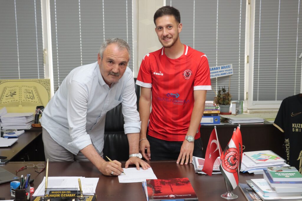 Sungurlu Belediyespor-Muhammed Çoban Kırmızı-Siyahlı Formada