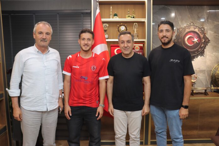 Sungurlu Belediyespor-Muhammed Çoban Kırmızı-Siyahlı Formada