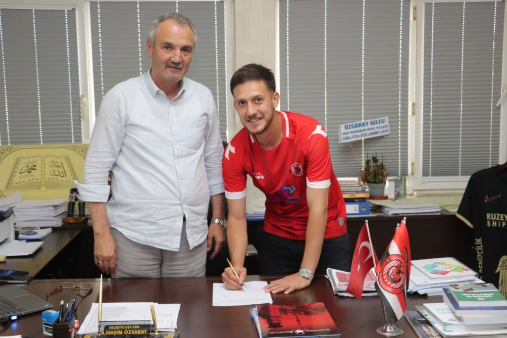 Sungurlu Belediyespor-Muhammed Çoban Kırmızı-Siyahlı Formada