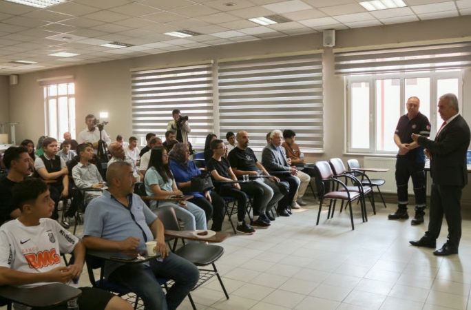 Millî Eğitim Bakanlığı ile Millî Savunma Bakanlığı’na bağlı Makine ve Kimya Endüstrisi A.Ş. arasında imzalanan protokol kapsamında, Türkiye’de ilk kez uygulamaya alınacak “Dersliksiz Okul” modeli, eğitimde ezberleri bozacak.