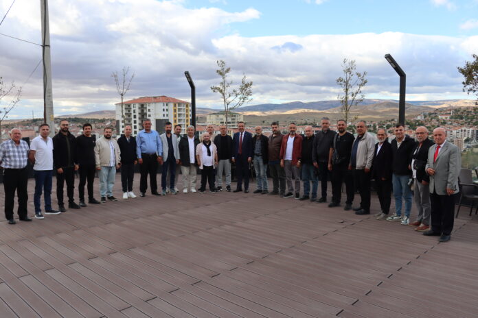 Sungurlu Belediye Başkanı Muhsin Dere, düzenlediği basın toplantısında bugüne kadar yapılan hizmetleri ve önümüzdeki dönem için planlanan projeleri kamuoyuyla paylaştı.